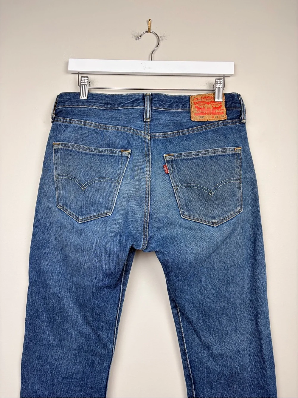Levi’s 501 Jeans 32x34 Button Fly Straight Leg Medium Wash